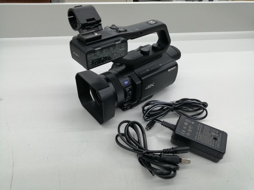 Quasi come nuova - [], videocamera